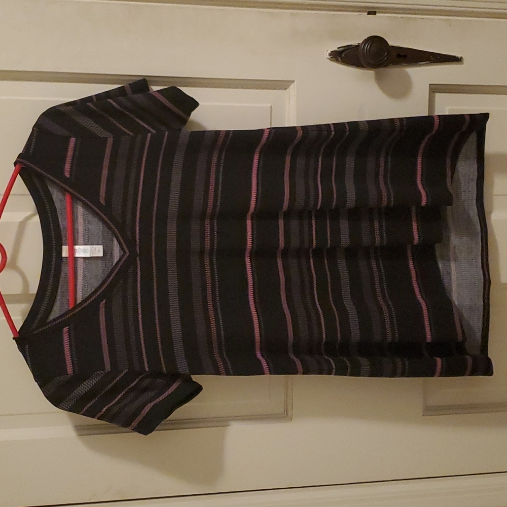 V-neck tee
